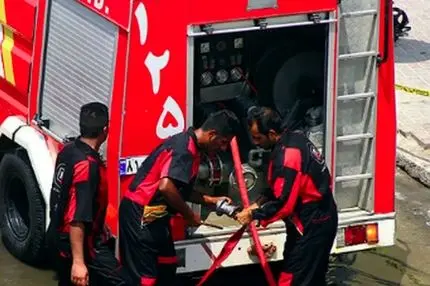 آتش‌سوزی رستورانی در شهرک غرب؛ بانک مجاور نیز آتش گرفت