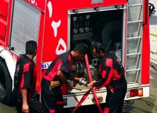 مهار آتش‌سوزی یک گلخانه در زنجان