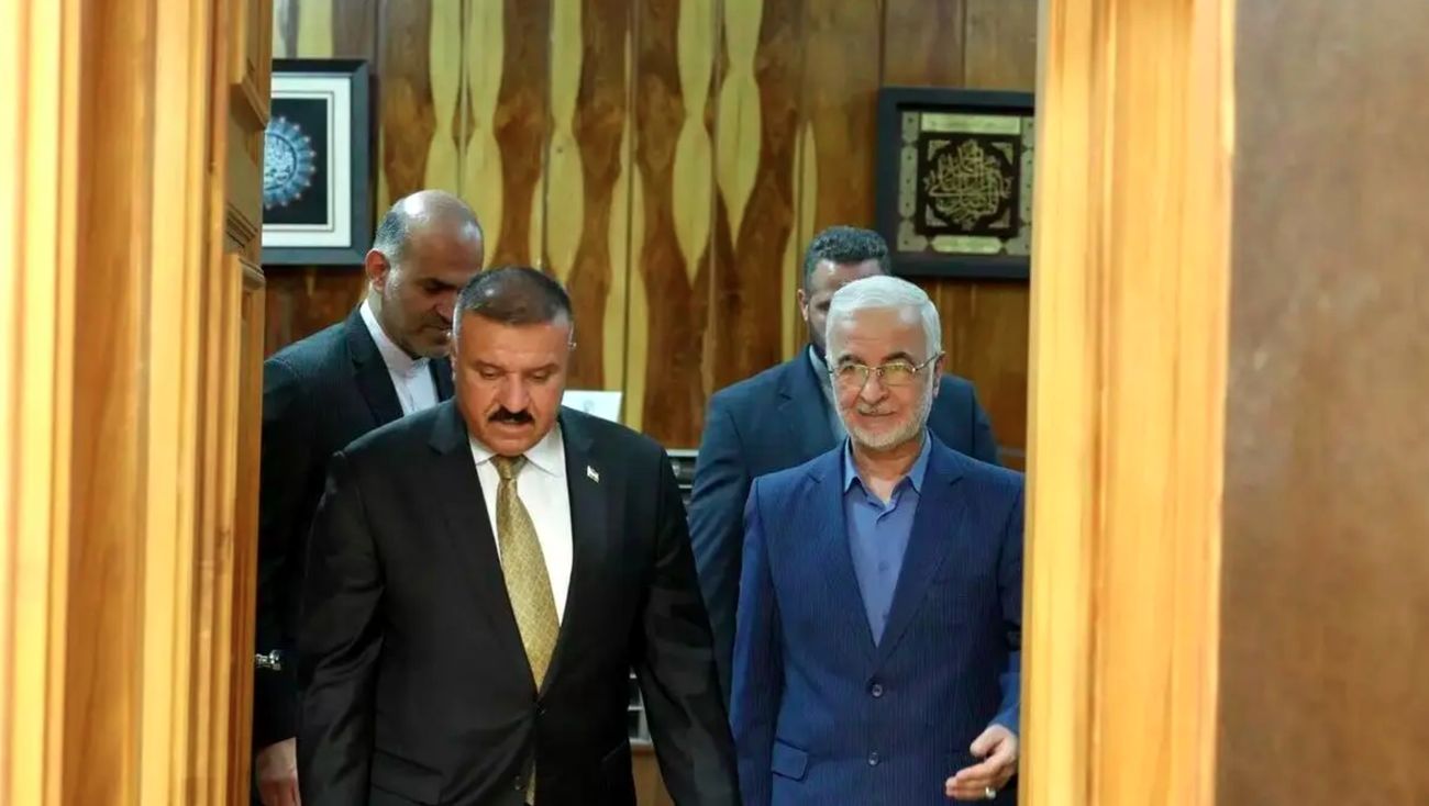 استقبال مومنی از وزیر کشور عراق در تهران
