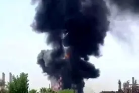 آتش‌سوزی گسترده در شرکت پالایش نفت آبادان