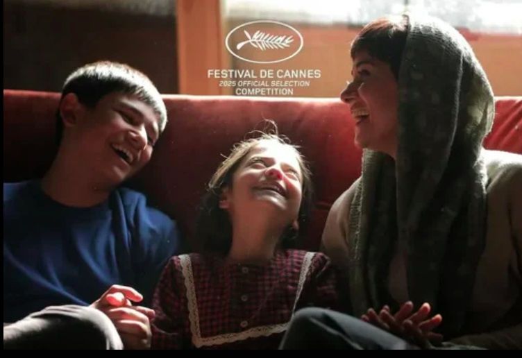 اولین اکران مردمی «زن و بچه» با حضور پریناز ایزدیار و سعید روستایی + عکس