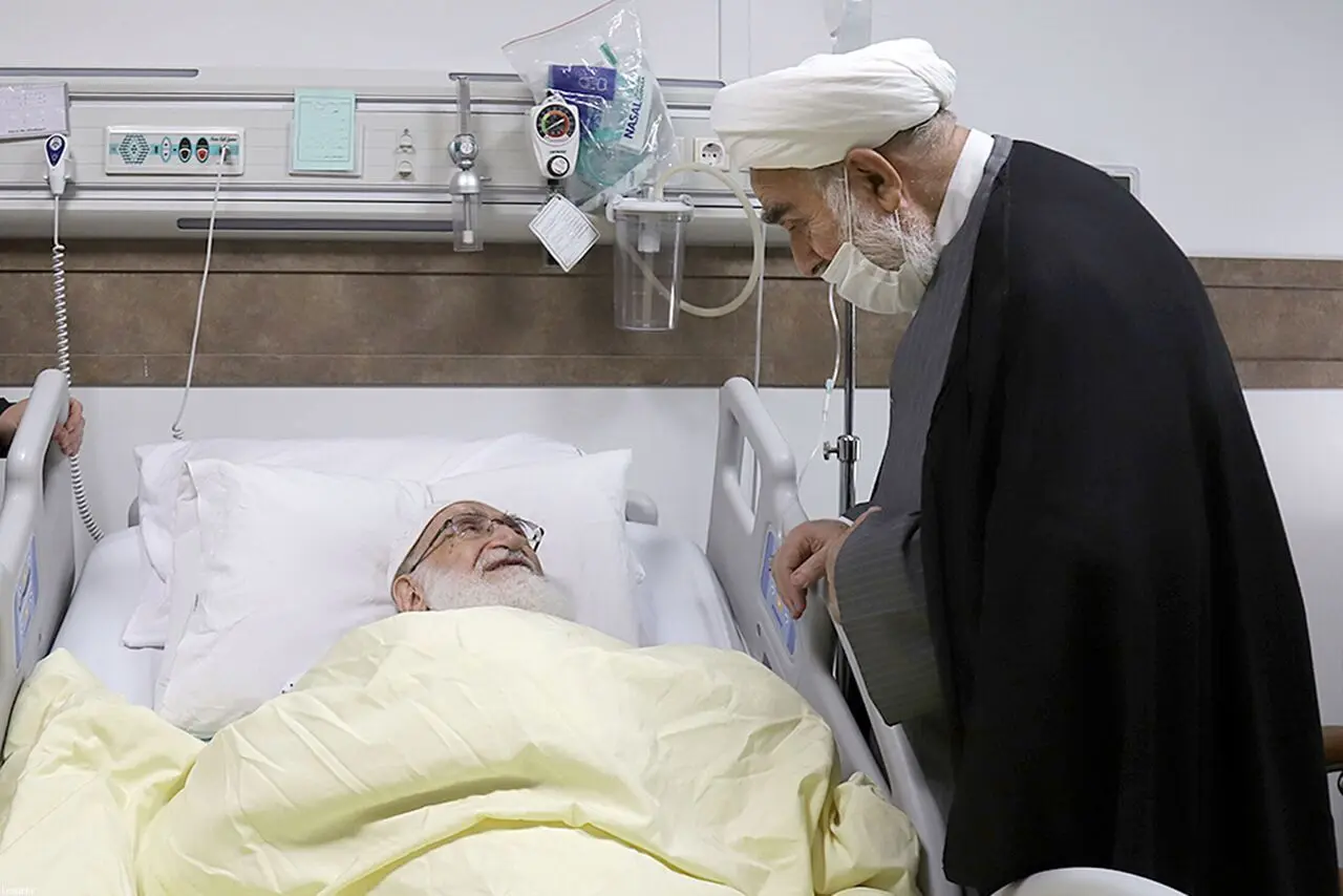 عیادت رئیس دفتر رهبر انقلاب از آیت‌الله نوری همدانی