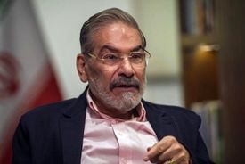 حضور علی شمخانی در مراسم تشییع پیکر شهدای اقتدار + عکس