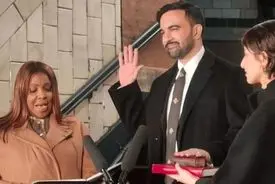 اولین شهردار مسلمان نیویورک/ ممدانی با سوگند به قرآن شهردار نیویورک شد