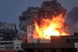 هشدار و توصیه های ایمنی درباره باران‌های اسیدی پس از انفجار مخازن سوخت