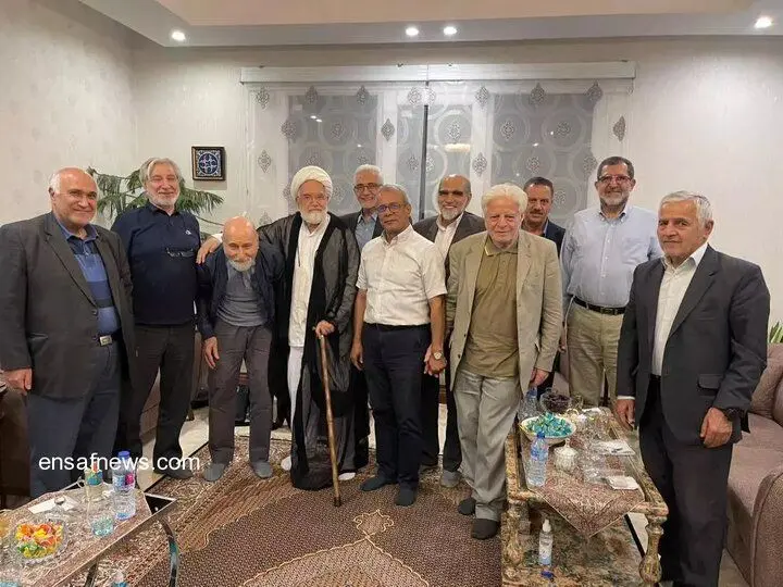 دیدار کروبی با اعضا سازمان مجاهدین انقلاب اسلامی