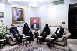حضور عارف در منزل شهید امیرعبداللهیان