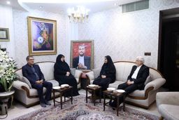 حضور عارف در منزل شهید امیرعبداللهیان