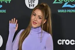 شکیرا از آهنگ رسمی جام جهانی رونمایی کرد