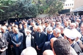 پزشکیان در مراسم تشییع خیر مدرسه‌ساز