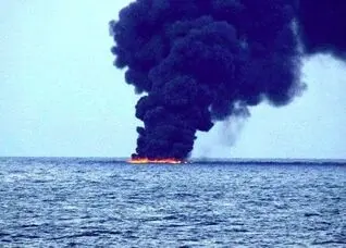 سپاه: سه نفتکش متخلف در مسیر غیرمجاز تنگه هرمز منفجر شدند
