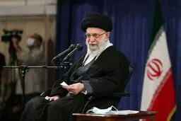 جمعی از کارگران با رهبر انقلاب دیدار کردند