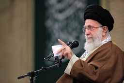 امام خامنه‌ای: عزت در سیاست خارجی یعنی نفی دیپلماسی التماسی