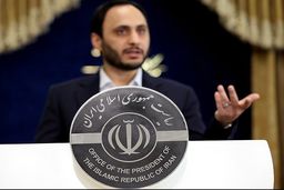 بهادری‌جهرمی: مصوبه دولت درباره نرخ تسعیر ارز قانونی است/ همه دستگاه‌ها به مدیریت بازار ارز کمک کنند