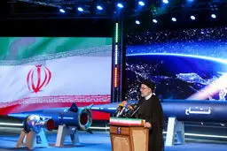 در کشور ما  صنایع موشکی ، دفاعی و نظامی بومی شده و وارداتی نیست