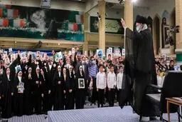 خاطرات شهدا باید با زبان هنر زنده نگه داشته شود