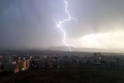 کاهش محسوس دما در نوار شمالی کشور/رگبار و رعد و برق در برخی از استان ها