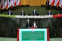 رئیسی برای پاسداری از نظام و قانون اساسی سوگند یاد کرد