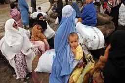 انتقال حدود ۵۰۰ نظامی و غیرنظامی افغان از ازبکستان