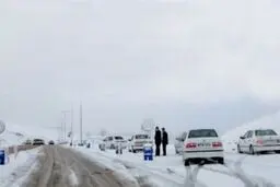 هم‌اکنون با آغاز نخستین برف پاییزی سرتاسر استان سفیدپوش شده و برخی محورهای مواصلاتی کوهستانی استان، لغزنده و خیس شده است.