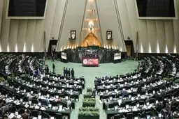 تذکر رهبر انقلاب به مجلس/ پیش از اثبات جرم نباید موضوع را رسانه‌ای می‌کردید