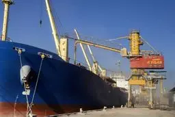 رکوردشکنی در تامین اقلام مورد نیاز مردم/تخلیه بار ۲۵۴ کشتی کالای اساسی