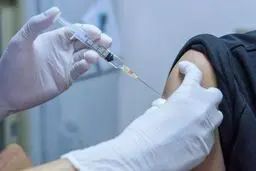 افزایش ۷ برابری واردات واکسن کرونا در دولت سیزدهم؛ مرگ‌ومیر ۲ رقمی نتیجه واکسیناسیون میلیونی + نمودار