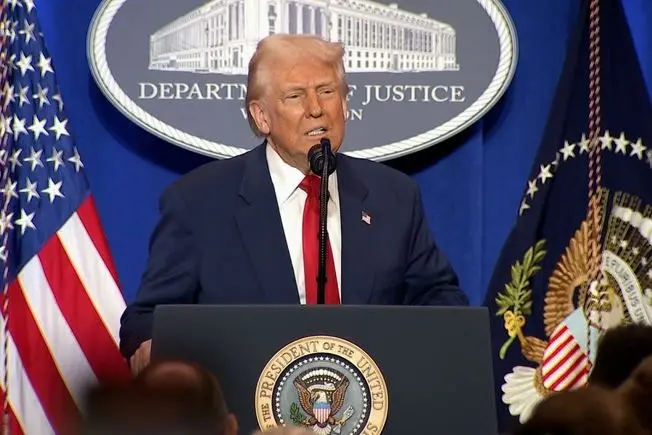 ترامپ: تخریب تأسیسات انرژی را به مدت ۱۰ روز به تعویق می‌اندازم/ ابراز رضایت از روند گفتگوها