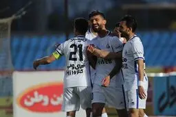 مدافع استقلال از حضور در تمرینات این تیم منع شد