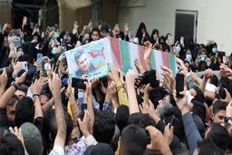 پیکر شهید «صیاد خدایی» با ندای یا زینب مدد تشییع شد
