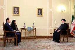 قیمت نان، دارو و بنزین هیچ تغییری نمی کند/ در مذاکره از مواضع خود عقب‌نشینی نمی‌کنیم