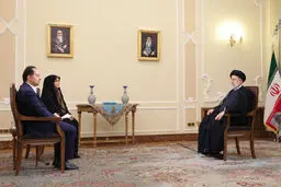 قیمت نان، دارو و بنزین هیچ تغییری نمی کند/ در مذاکره از مواضع خود عقب‌نشینی نمی‌کنیم