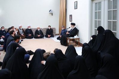 دیدار خانواده آیتالله مصباح یزدی با رهبر معظم انقلاب