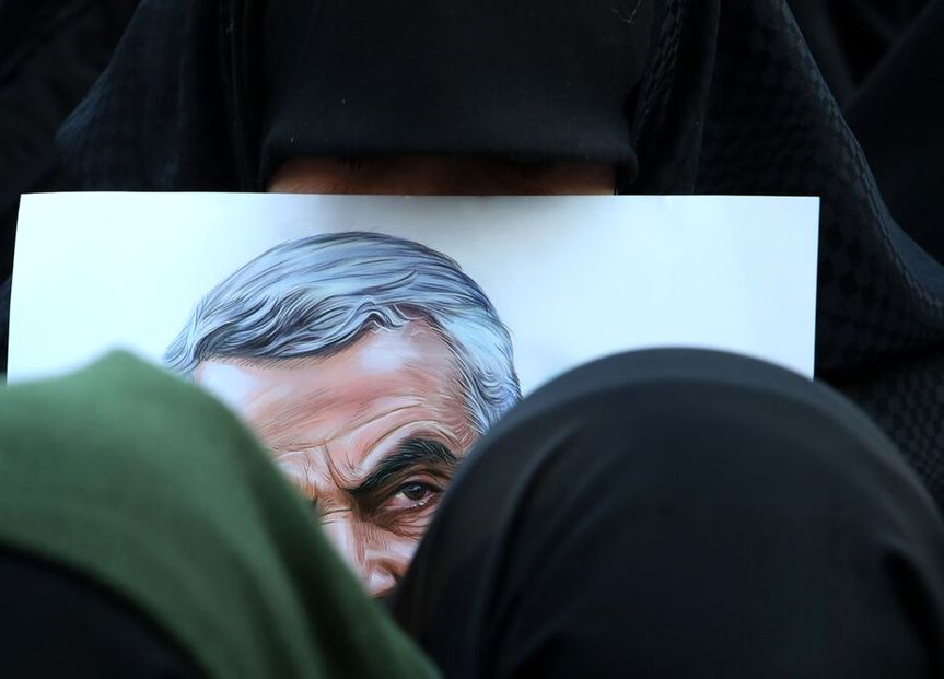 حجاب و روسری های عجیب  زنانی در مراسم سردار سلیمانی+ عکس
