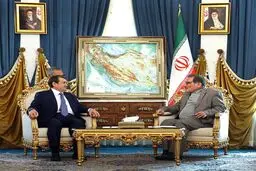 شمخانی: پایان دادن به سلطه دلار در مبادلات اقتصادی و تجاری شتاب گرفته است