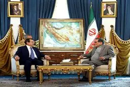 شمخانی: پایان دادن به سلطه دلار در مبادلات اقتصادی و تجاری شتاب گرفته است