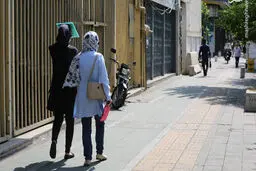 افزایش دما در غالب نقاط کشور/ وزش باد شدید و گرد و خاک در شمال غرب