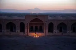 پلمب کاروانسرای دیرگچین به علت برپایی «کنسرت فرضی» پرستو احمدی