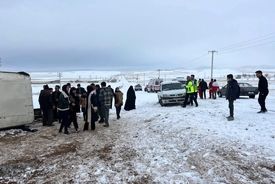 ۱۱ نفر مصدوم در نتیجه واژگونی مینی بوس حامل دانش آموزان در زنجان