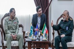 سرلشکر سلامی در دیدار فرمانده ارتش پاکستان: با گسترش همکاری‌ها به حیات تروریست‌ها پایان می‌دهیم