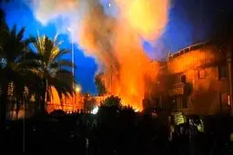 به آتش کشیدن سفارت سوئد در عراق؛ بغداد و استکهلم محکوم کردند