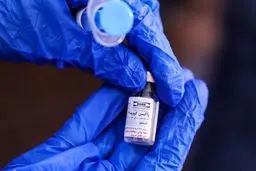 فاز دوم و سوم تزریق واکسن «کووایران» آغاز شد