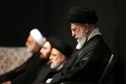 عزاداری شب هشتم ماه محرم با حضور رهبر انقلاب در حسینیه امام خمینی(ره)