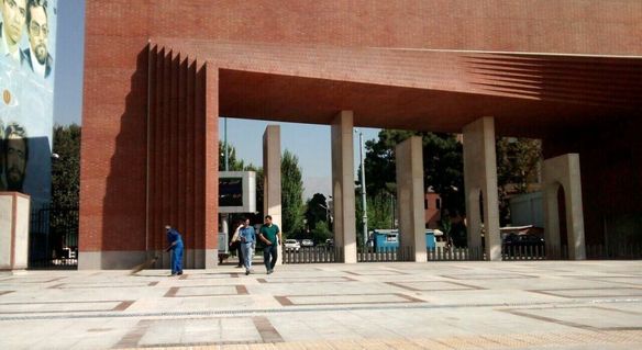 پاسخ مسؤولان به ابهام فروش صندلیهای دانشگاه شریف
