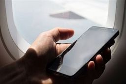 کاهش تعرفه واردات موبایل مسافری و پستی به ۸ درصد+جدول