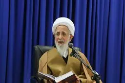 ملتی که جیبش خالی است ایستاده نیست، افتاده است