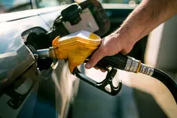 تکذیب کمبود و افزایش قیمت بنزین