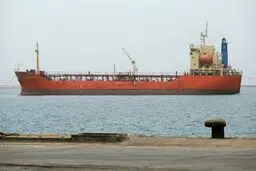 توقیف نفتکش خارجی حامل سوخت قاچاق در خلیج‌ فارس/ کشف ‌یک میلیون و ۵۰۰ هزار لیتر سوخت
