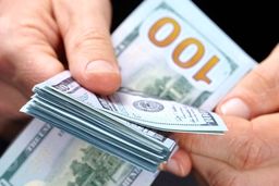 واکنش مثبت دلار به خبر صدور معافیت تحریمی محدود دولت بایدن برای ایران /بازار ارز فروشنده شد