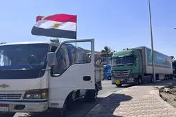 با باز شدن گذرگاه رفح ،اولین محموله‌های کمک‌ بشردوستانه به نوار غزه رسید